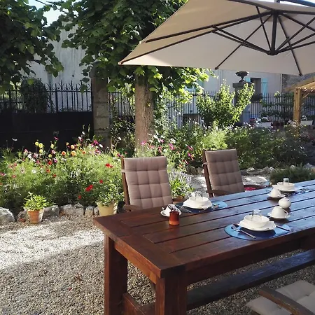 Le Petit Chateau Bed & Breakfast