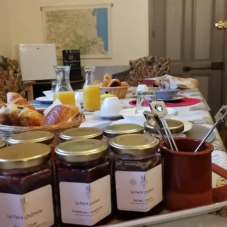 Le Petit Chateau Bed & Breakfast Ginoles